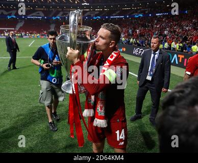 Liverpool's Jordan Henderson celebrates with the trophy after the UEFA Champions League Final at the Wanda Metropolitano, Madrid. Stock Photo