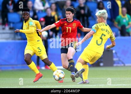 Spain's Lucia Garcia (centre) battles for the ball with South Africa's Nothando Vilakazi and Janine van Wyk Stock Photo