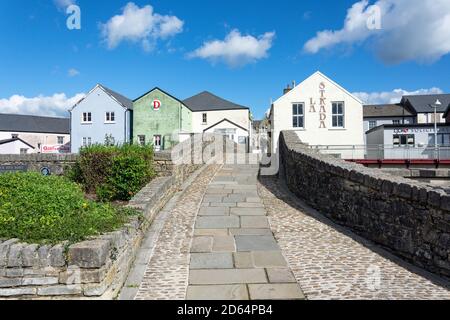 The Old Bridge over River Ogmore, Bridgend (Pen-y-bont ar Ogwr), Bridgend County Borough, Wales (Cymru), United Kingdom Stock Photo