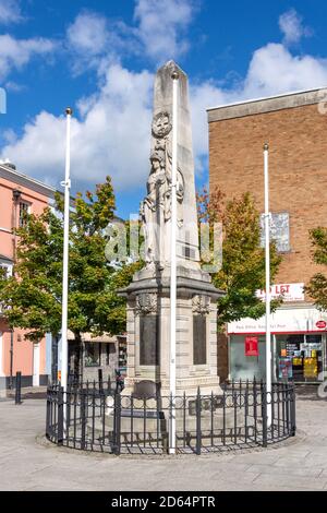 War Memorial in Dunraven Place, Bridgend (Pen-y-bont ar Ogwr), Bridgend County Borough, Wales (Cymru), United Kingdom Stock Photo