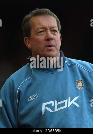 West Ham United manager Alan Curbishley watches his side from the touchline. Stock Photo