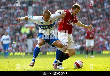 Middlesbrough's Lee Cattermole and Manchester United's Wayne Rooney (right) battle for the ball Stock Photo