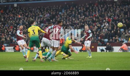 Aston Villa's Conor Hourihane (left) scores the first goal Stock Photo