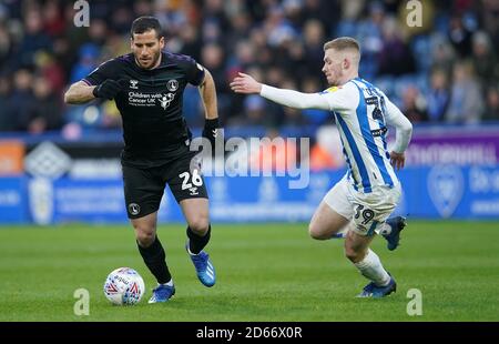 Charlton Athletic's Tomer Hemed (left) and Huddersfield Town's Lewis O'Brien battle for the ball Stock Photo