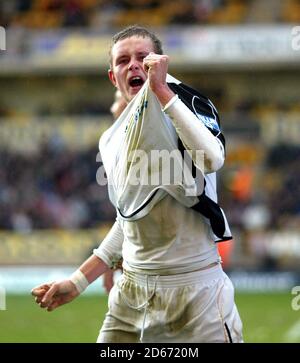 Cambridge United's Scott Rendell celebrates his goal against ...