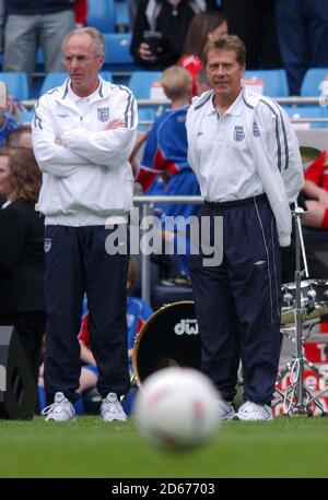 l-r England's manager Sven Goran Eriksson with fitness training Ivan Carminati Stock Photo