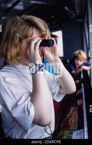 Party from Edinburgh Blind School visit Paris and the Louis Braille Institute and Institute Nationale des Jeunes Aveugles. 23 June 1993. Photo: Neil Turner Stock Photo