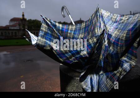 Dresden, Germany. 15th Oct, 2020. An umbrella is stuck in a wastebasket in the Dresden Zwinger, behind it the crown gate can be seen. Credit: Robert Michael/dpa-Zentralbild/ZB/dpa/Alamy Live News Stock Photo