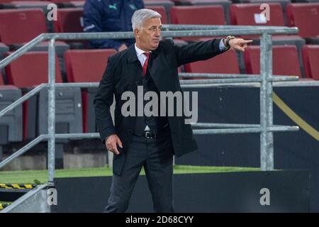 Vladimir PETKOVIC (coach, SUI) gives instruction, instructions, soccer game, UEFA Nations League, Division A, Group 4, Germany (GER) - Switzerland (SUI) 3: 3, on October 13th, 2020 in Koeln/Germany. ¬ | usage worldwide Stock Photo