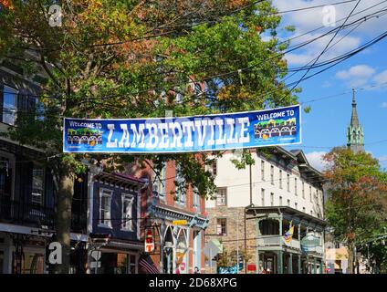 LAMBERTVILLE, NJ -3 OCT 2020- View of the charming historic town of Lambertville, located on the Delaware River in Hunterdon County, nicknamed the ant Stock Photo