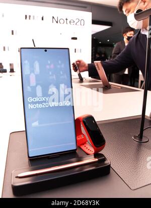 Samsung Galaxy Note20 Ultra 5G are displayed during the