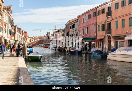 The Venetian Lagoon island of Murano - The Rio dei Vetrai with bridge and colourful picturesque buildings and boats.  Murano, Venice, Italy. 2020 Stock Photo