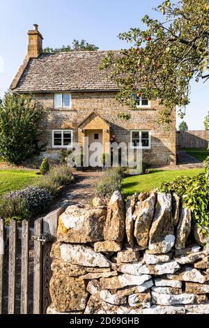 Evening light on a traditional stone cottage in the Cotswold village of Cutsdean, Gloucestershire UK Stock Photo
