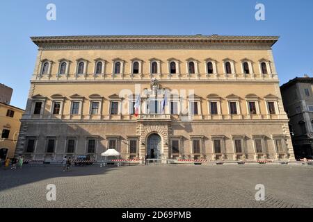 Palazzo Farnese, Piazza Farnese, Rome, Italy Stock Photo