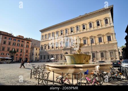 Palazzo Farnese, Piazza Farnese, Rome, Italy Stock Photo