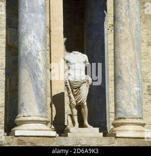 Spain, Extremadura, Badajoz province. Merida. Roman Theatre. It was constructed under the patronage of Agrippa, between the years 16 and 15 BC. Architectural detail of the stage with a sculptural copy of a god from the classical pantheon. The original can be found at National Museum of Roman Art in the city. Stock Photo