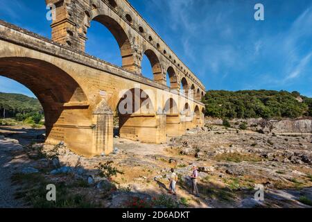 Pont du Gard, Vers Pont-du-Gard, Gard Department, Languedoc-Roussillon, France.  Roman aqueduct crossing Gardon River. Pont du Gard is a UNESCO World Stock Photo