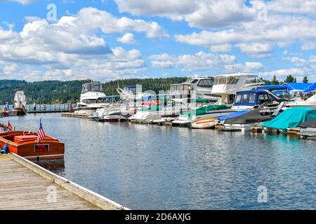 Boats line up on the world's longest floating boardwalk at the resort on Lake Coeur d'Alene, Idaho USA Stock Photo