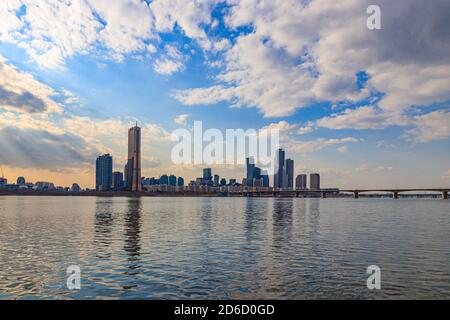 SEOUL, KOREA - January 30, 2020. Yeouido Hangang 63 Building sunset scenery. Seoul Han River sunset scenery. Stock Photo