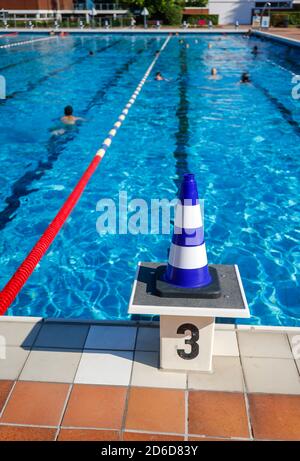 07.08.2020, Essen, North Rhine-Westphalia, Germany - Outdoor swimming pool summer in the Grugabad on the hottest weekend of the year in times of the c Stock Photo