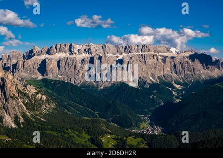 The summits and rock faces of the mountain group Sella, seen from Seceda, Secèda, part of the Puez-Geisler Nature Park, Parco naturale Puez Odle. Stock Photo