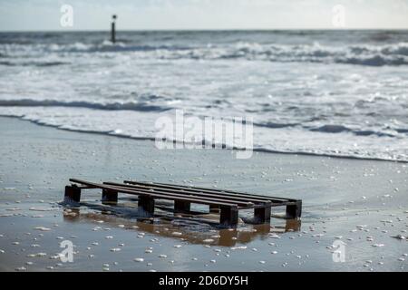 A wooden transport palette is washed up after a storm on the beach at Fisherman’s Walk in Bournemouth. 14 November 2014. Photo: Neil Turner Stock Photo