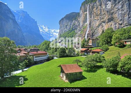 Overview of the village with the Staubbach Falls, Lauterbrunnen, Lauterbrunnen Valley, Jungfrau Region, Bernese Oberland, Canton of Bern, Switzerland Stock Photo