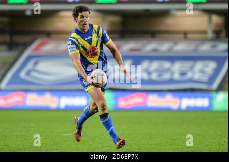 Stefan Ratchford of Warrington Wolves launches attack Stock Photo - Alamy