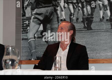 Robbie Savage sees the funny side at todays press conference launching the new Macclesfield FC Stock Photo