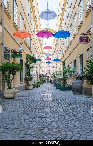 The Sünnhof-Passage with colorful umbrellas, passage and Biedermeier inner courtyard between Landstrasser Hauptstrasse and Ungargasse, 3rd district, Landstrasse, Vienna, Austria Stock Photo