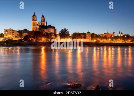 Germany, Saxony-Anhalt, Magdeburg, view over the Elbe river to the Magdeburg Cathedral Stock Photo
