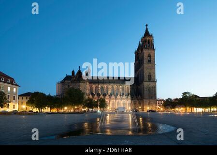 Germany, Saxony-Anhalt, Magdeburg, Magdeburg Cathedral, Domplatz with water fountains Stock Photo