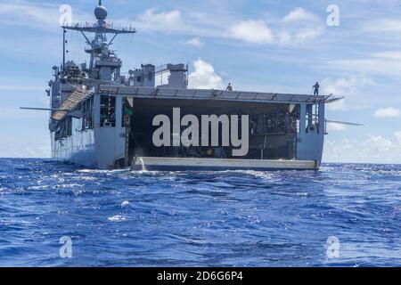 (PHILIPPINE SEA Oct. 4, 2020) Patrol Boat (PB) Mk VI 1206 assigned to Maritime Expeditionary Security Squadron 3 boards amphibious dock landing ship USS Comstock (LSD 45) in preparation for PB Mk VI integration. Maritime Expeditionary Security Force and Explosive Ordnance Disposal Mobile Unit Sailors assigned to Commander, Task Force 75 (CTF 75) embarked and are conducting integrated littoral maritime security operations from the amphibious dock landing ship USS Comstock (LSD 45) with the Marines and Sailors already deployed as Task Force Ellis from I Marine Expeditionary Force. PB Mk VI provi Stock Photo