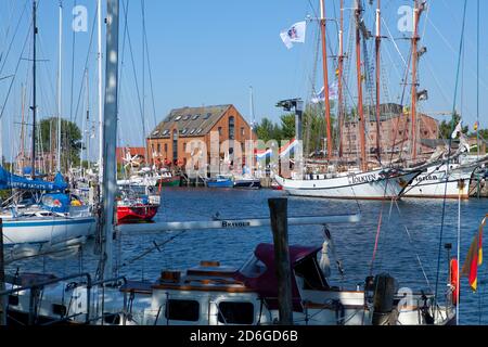 Deutschland, Schleswig-Holstein, Ostseeinsel Fehmarn, Orth. Hafen von Orth. Stock Photo
