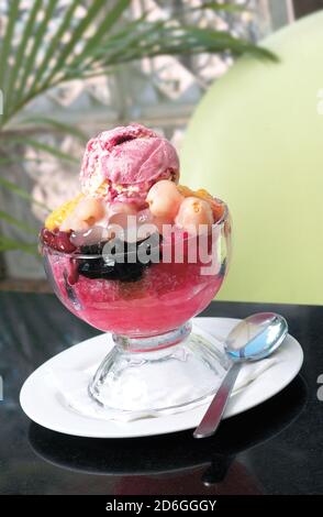 Ice kacang, Asian dessert of shaved ice with ice cream Stock Photo