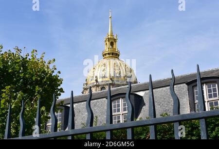 Eglise du Dome golden dome at Hotel National des Invalides. Tomb of Napoleon Bonaparte. Paris, France. Stock Photo