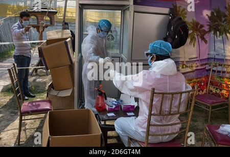 Srinagar, Indian-controlled Kashmir. 17th Oct, 2020. Health workers conduct COVID-19 rapid antigen tests in Srinagar city, Indian-controlled Kashmir, Oct. 17, 2020. Credit: Javed Dar/Xinhua/Alamy Live News Stock Photo