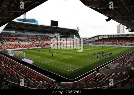 Brentford Community Stadium, London, UK. 17th Oct, 2020. English Football League Championship Football, Brentford FC versus Coventry City; Coventry City players warming up before kick off Credit: Action Plus Sports/Alamy Live News Stock Photo