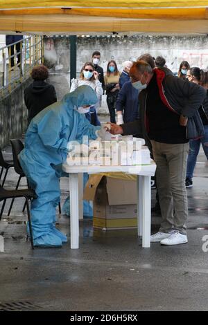 Arzano, Italy. 17th Oct, 2020. (10/17/2020) General view of drive-in COVID-19 test in Arzano suburb of Naples in Southern Italy. (Photo by Salvatore Esposito/Pacific Press/Sipa USA) Credit: Sipa USA/Alamy Live News Stock Photo