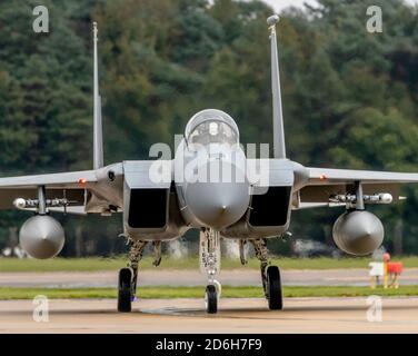 F-15C Eagle aircraft manouvre into position before flight at RAF Lakenheath Stock Photo