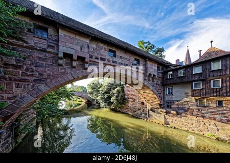 View from Kettensteg to Fronveste and Hallertor bridge over the river Pegnitz, on the right Wirtshaus Kettensteg, old town St. Sebald, Nuremberg Stock Photo