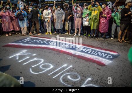 Bangkok, Thailand. 17th Oct, 2020. Pro-democracy protesters gather around a graffiti saying 'Republic of Thailand' during an anti-government demonstration in the Thai Capital. Thousands of pro-democracy protesters took the streets at Lat Phrao Intersection demanding the resignation of Thailand Prime Minister and the reform of the monarchy for the third day after a ‘severe state of emergency' declared by Prime Minister Prayut Chan-o-cha. Credit: SOPA Images Limited/Alamy Live News Stock Photo