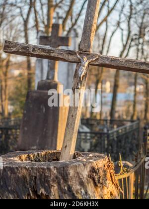 Užupis, Vilnius, Lithuania - April 08, 2018: Bronze Angels and cross on a tomb on local cemetery in Vilnius, Europe Stock Photo