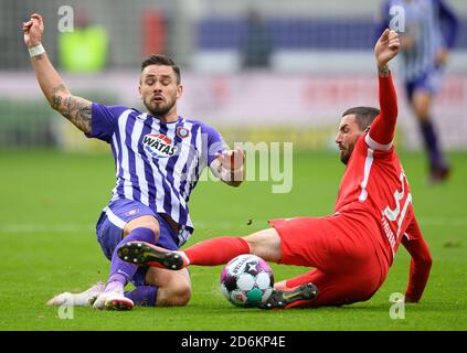 Aue, Germany. 18th Oct, 2020. Football: 2nd Bundesliga, FC Erzgebirge Aue - 1st FC Heidenheim, 4th matchday, at the Erzgebirgsstadion. Aues Pascal Testroet (l) against Heidenheim's Norman Theuerkauf. Credit: Robert Michael/dpa-Zentralbild/dpa - IMPORTANT NOTE: In accordance with the regulations of the DFL Deutsche Fußball Liga and the DFB Deutscher Fußball-Bund, it is prohibited to exploit or have exploited in the stadium and/or from the game taken photographs in the form of sequence images and/or video-like photo series./dpa/Alamy Live News