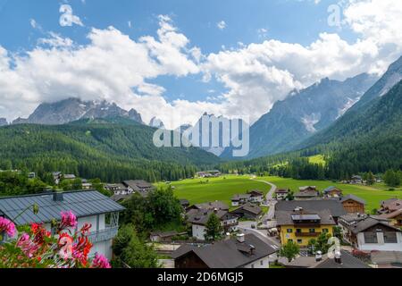 View to the beautiful rock formations of the UNESCO World Heritage of the Dolomites mountains and the valley Val Fiscalina in Sesto Stock Photo