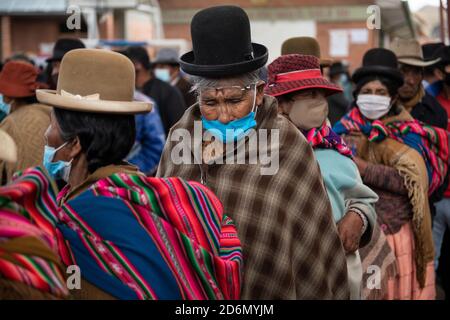 Huarina Bolivia 18th Oct An Elderly Woman Casts Her Vote At A Polling Station Located In A School In The Small Town Of Huarina This Sunday More Than Seven Million Bolivians