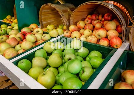 Gala and Granny Smith apples are displayed at McKenzie Farm Market, Oct. 17, 2020, in Fairhope, Alabama. Stock Photo