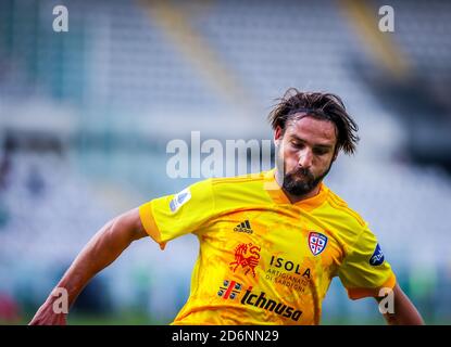 Leonardo Pavoletti of Cagliari Calcio during the Serie A 2020/21 match between Torino FC vs Cagliari Calcio at the Stadio Olimpico Grande Torino, Turin, Italy on October 18, 2020 - Photo Fabrizio Carabelli Credit: LM/Fabrizio Carabelli/Alamy Live News Stock Photo