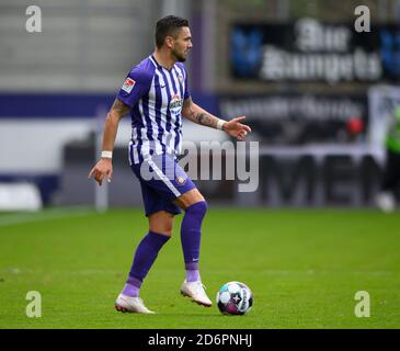 Aue, Germany. 18th Oct, 2020. Football: 2nd Bundesliga, FC Erzgebirge Aue - 1st FC Heidenheim, 4th matchday, at the Erzgebirgsstadion. Aues Pascal Testroet plays the ball. Credit: Robert Michael/dpa-Zentralbild/dpa - IMPORTANT NOTE: In accordance with the regulations of the DFL Deutsche Fußball Liga and the DFB Deutscher Fußball-Bund, it is prohibited to exploit or have exploited in the stadium and/or from the game taken photographs in the form of sequence images and/or video-like photo series./dpa/Alamy Live News