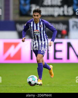 Aue, Germany. 18th Oct, 2020. Football: 2nd Bundesliga, FC Erzgebirge Aue - 1st FC Heidenheim, 4th matchday, at the Erzgebirgsstadion. Aue's John-Patrick Strauß plays the ball. Credit: Robert Michael/dpa-Zentralbild/dpa - IMPORTANT NOTE: In accordance with the regulations of the DFL Deutsche Fußball Liga and the DFB Deutscher Fußball-Bund, it is prohibited to exploit or have exploited in the stadium and/or from the game taken photographs in the form of sequence images and/or video-like photo series./dpa/Alamy Live News